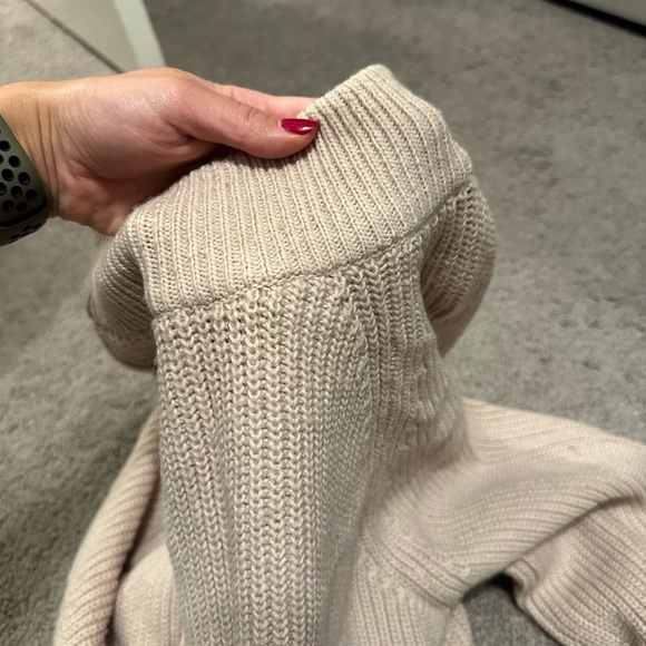 H&M Mock neck Sweater - Picture 5 of 6